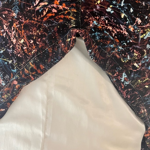 Lululemon • Align Pant II Foliage Overlay Size 6 - Picture 4 of 4